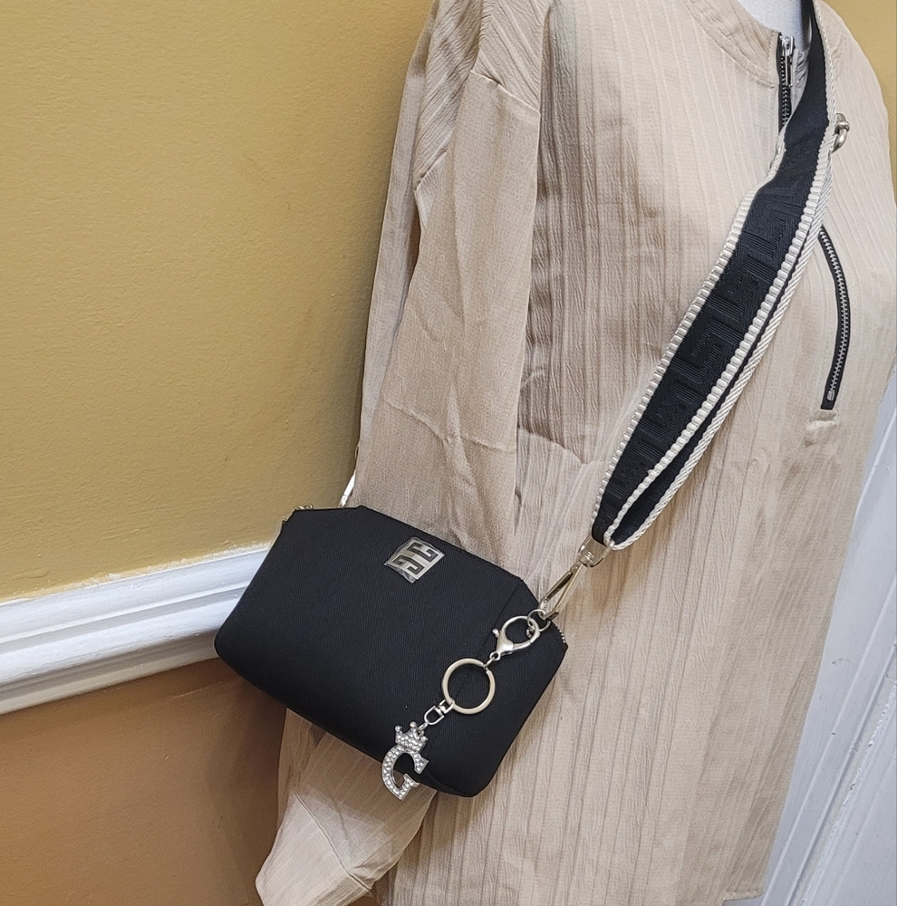 - Givenchy - Picture 14 of 15